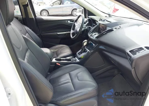 2013 Ford Escape Titanium z USA, uszkodzony, nr VIN 1FMCU9J9XDUA10838